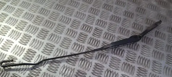 Front wiper blade arm