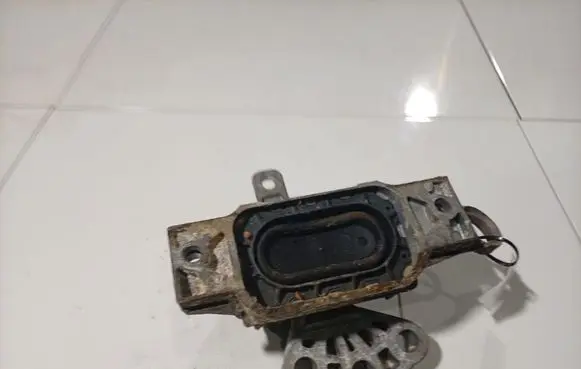 Opel Insignia A Engine mount bracket AZ13227717