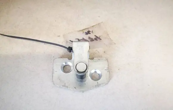 Opel Vectra C Rear door lock loop/hook striker 
