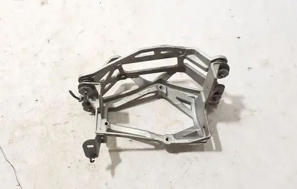 Polestar 2 A/C compressor mount bracket 32352687