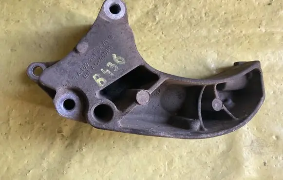 Mercedes-Benz B W245 Engine mounting bracket A1692410601