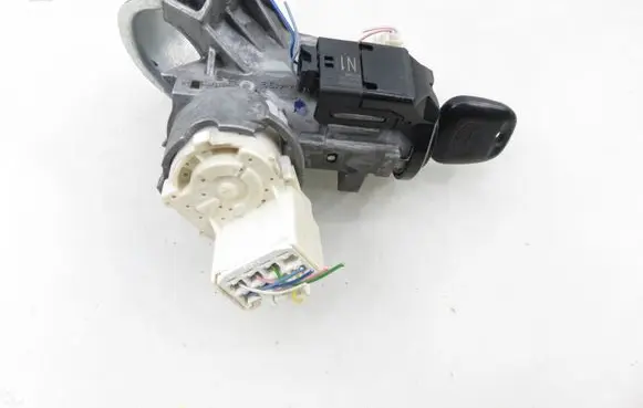 Toyota Yaris Ignition lock 450200D04