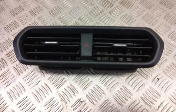 Ford Ecosport Dash center air vent grill gn1519k617ab