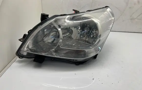 Toyota Verso Headlight/headlamp 811500F090