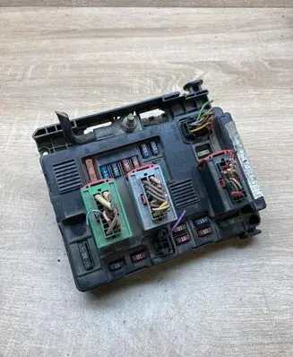 Peugeot 407 Central body control module 9636079380