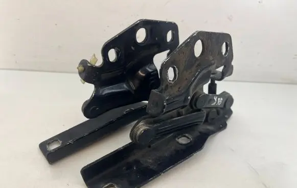 Volkswagen PASSAT B6 Engine bonnet/hood hinges 3C0823301D