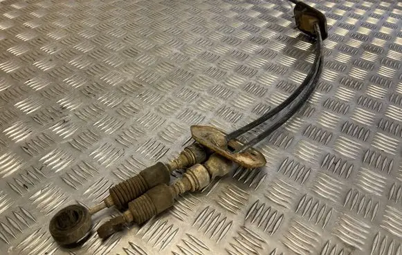 Nissan Primera Gear shift cable linkage