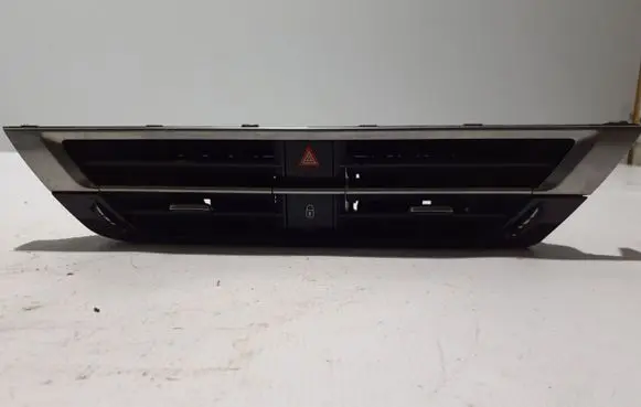 Citroen C4 III e-C4 Dash center air vent grill 9835648280