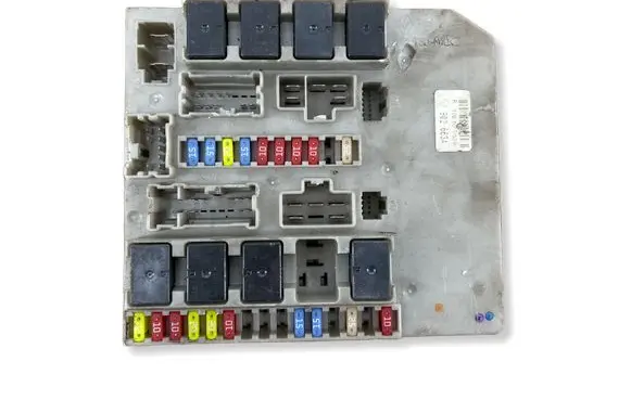 Renault Clio II Fuse module 10B100699 902663A