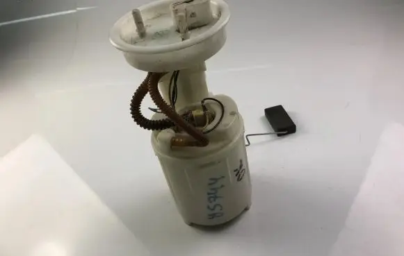 Audi A6 S6 C5 4B Fuel injection high pressure pump 4B0919051
