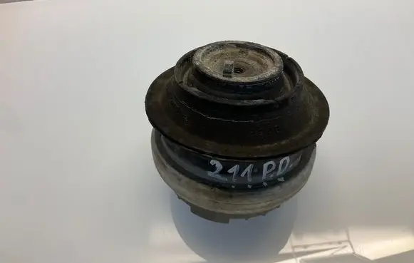 Mercedes-Benz E W211 Engine mount bracket