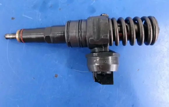 Skoda Superb B5 (3U) Fuel injector 038130073BJ