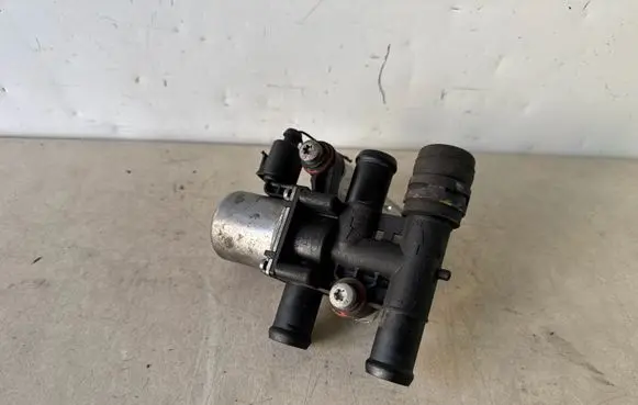 Audi Q7 4M Coolant heater control valve 8E0820036
