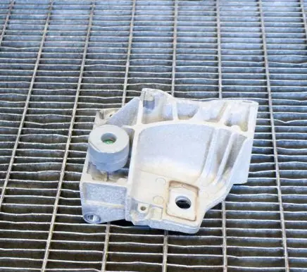 Volvo S60 Engine mounting bracket 6G926P096FC