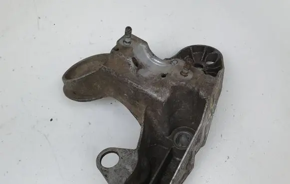 Audi A4 S4 B6 8E 8H Engine mounting bracket 8E0199351