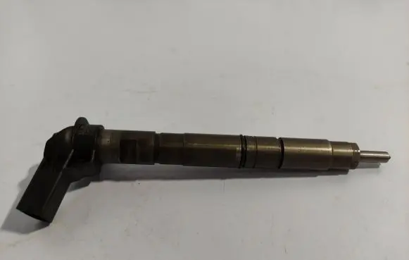 Audi A6 S6 C6 4F Fuel injector 03L130277 0445116030 03L130277P