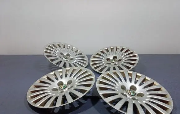 Alfa Romeo 159 R17 wheel hub/cap/trim 60684103