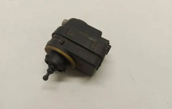 Peugeot 406 Headlight level adjustment motor 
