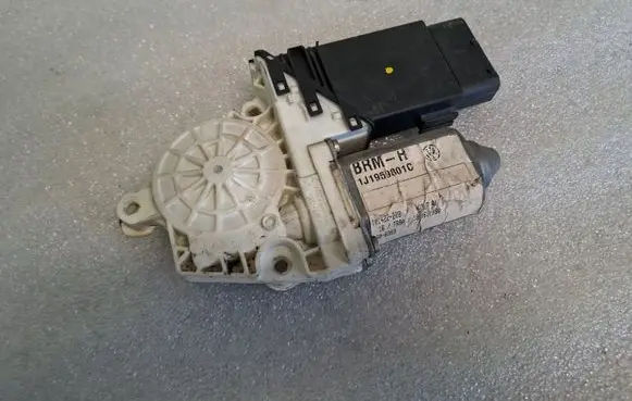 Volkswagen Golf IV Front door window regulator motor 1J1959801C