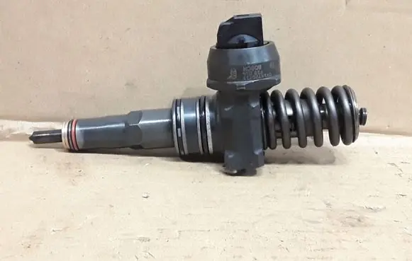 Volkswagen Caddy Fuel injector 038130073AG 0414720215