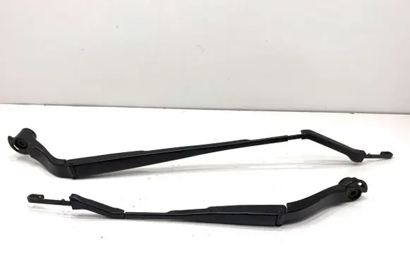 Nissan Qashqai J12 Front wiper blade arm 