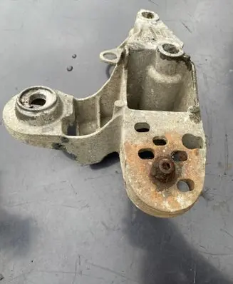 Audi A4 S4 B5 8D Engine mounting bracket 8D0199351H