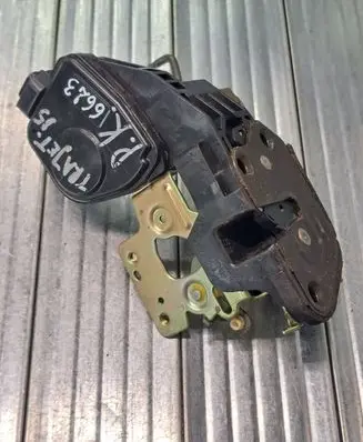 Hyundai Trajet Front door lock