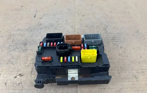 Peugeot 308 BSM Control unit 9667199780