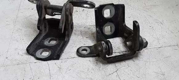 Rear door hinge set
