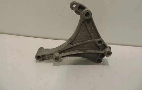 Opel Astra J Generator/alternator bracket 55568857
