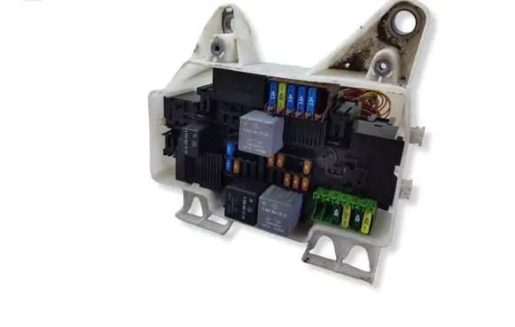 Mercedes-Benz C W205 Fuse module 