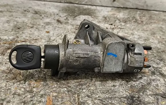 Volkswagen Golf IV Ignition lock 4B0905851C