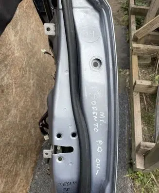KIA Sorento Front door
