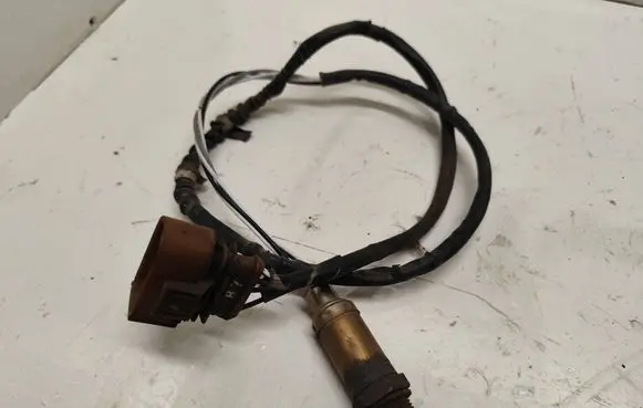 Audi A4 S4 B5 8D Lambda probe sensor 0258003757