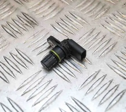 Volkswagen Golf VII Crankshaft position sensor 04C907601A