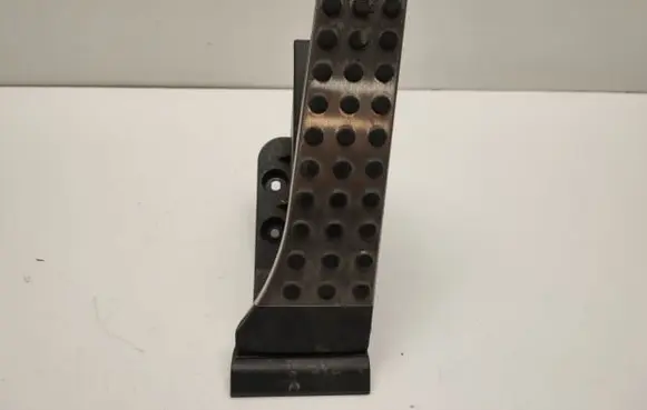 Mercedes-Benz E C207 W207 Accelerator throttle pedal A2223001100