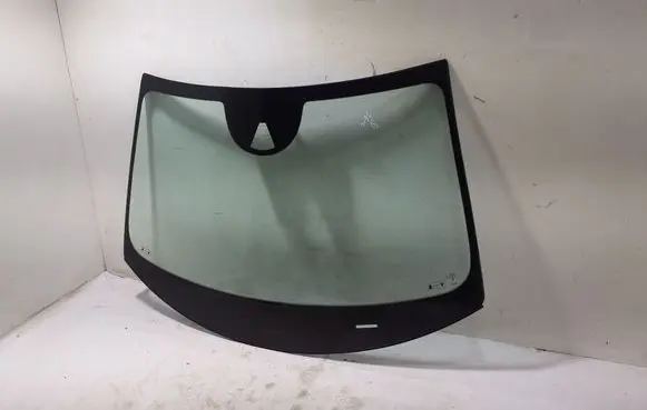 Volvo S90, V90 Front windscreen/windshield window 32368945