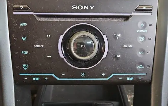 Radio/CD/DVD/GPS head unit