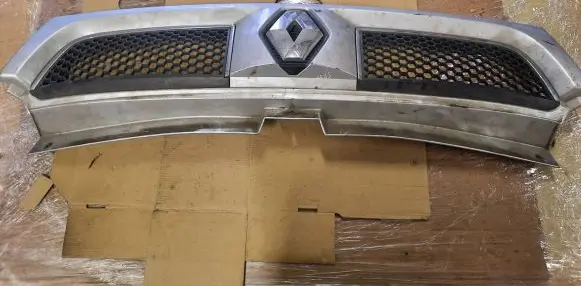 Renault Trafic II (X83) Front bumper upper radiator grill 91165273 8200204450 91166886