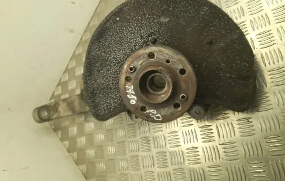 Mercedes-Benz GL X166 Front wheel hub A16610