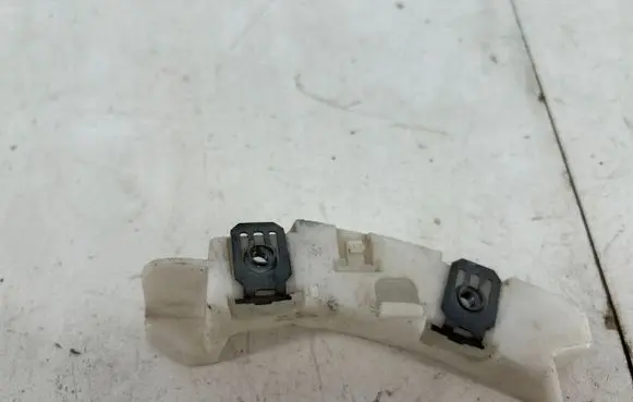 Peugeot 208 I Front bumper mounting bracket 9673270180