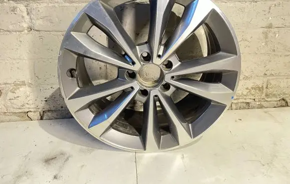 Mercedes-Benz V Class W447 R18 alloy rim A4474015300