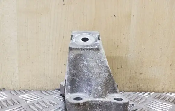 Audi A6 S6 C6 4F Engine mounting bracket 4F0199307AA