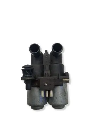 Mercedes-Benz E W124 Coolant heater control valve 0008306584