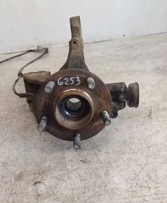 Ford Focus C-MAX Front wheel hub 3M513K171