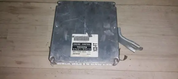 Toyota Avensis T220 Engine control unit/module 8966105410 89661-05410
