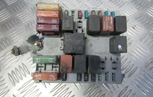Alfa Romeo 147 Fuse box set 46558759 339012