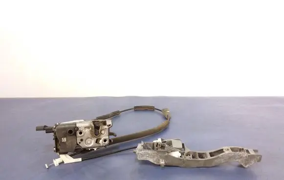 Citroen DS3 Front door lock 732312
