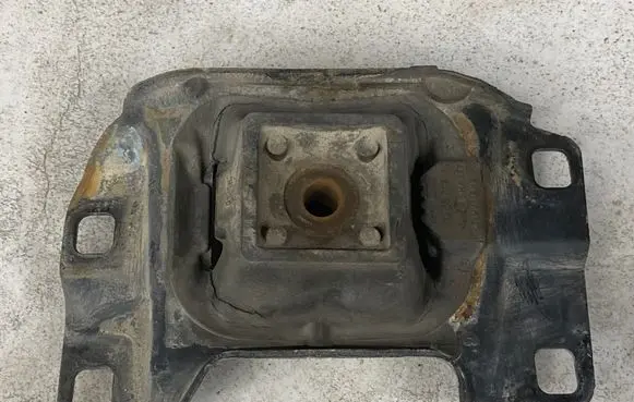 Volvo V50 Gearbox mount 3M517M121