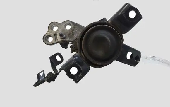 Toyota Avensis T270 Engine mount bracket